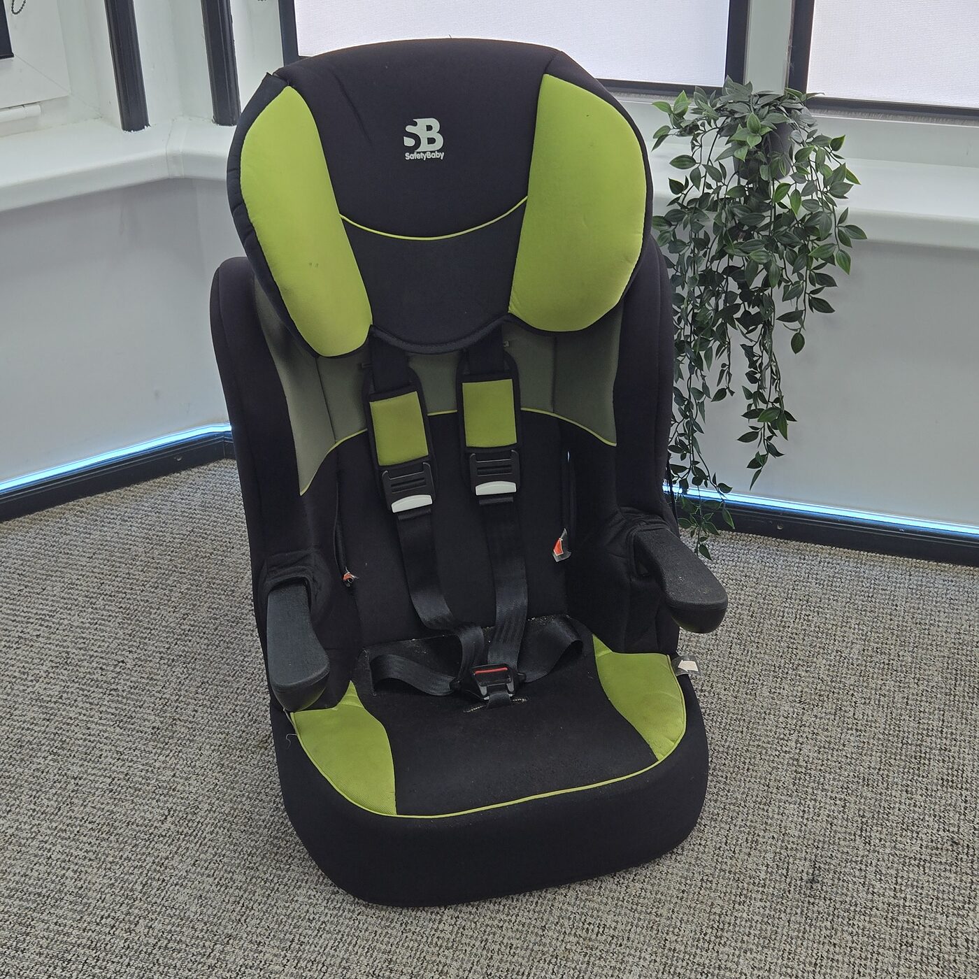 (Lietots) SafetyBaby bērnu autosēdeklis 9–36 kg