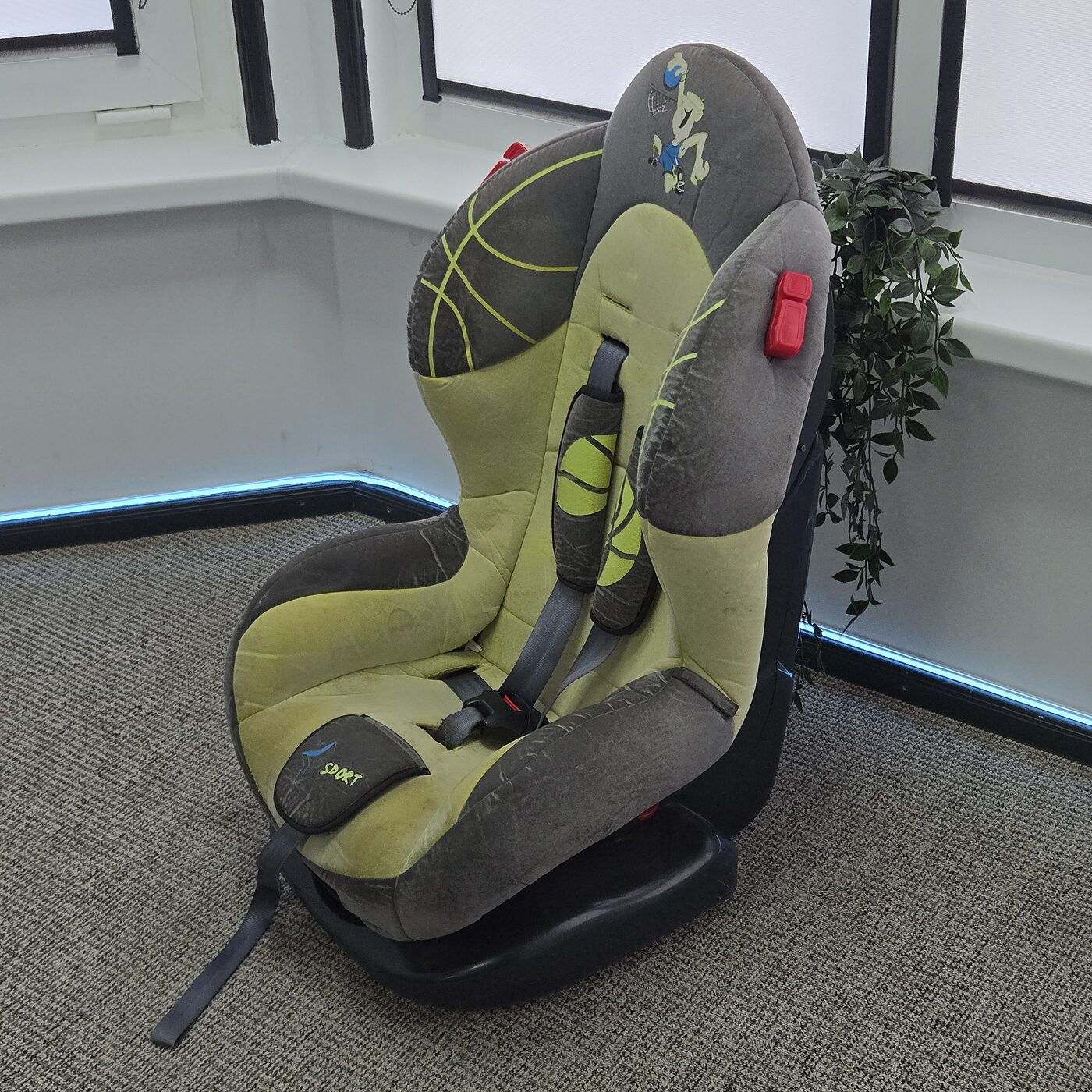 (Lietots) Sport bērnu autosēdeklis 9–18 kg
