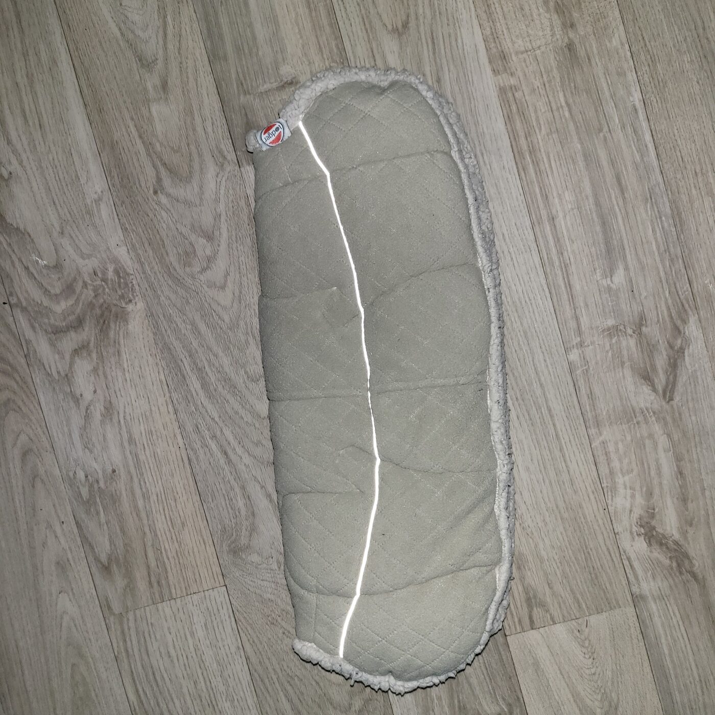 (Lietoti) LODGER siltie, patīkamie, aukstam laikam bērnu ratu cimdi, kopējie bešā krāsā, ļoti siltie un kvalitatīvi.
