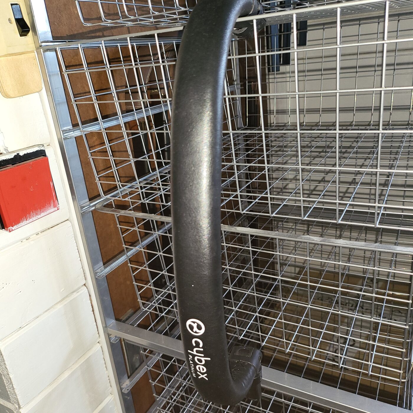 (Lietots) Cybex Priam 1.0 un 2.0 sēžam daļu ratu barjera bez defektiem (Melna)